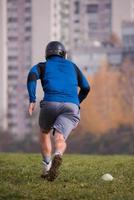 Amerikaans Amerikaans voetbal speler in actie foto