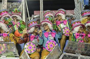 rio, Brazilië - februari 12, 2018 - samba school- optocht in sambodroom. vila isabel foto