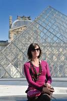 toerist vrouw hebben pret in Frankrijk foto
