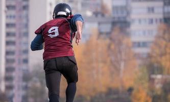 Amerikaans Amerikaans voetbal speler in actie foto