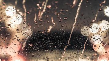regendruppels op raam
