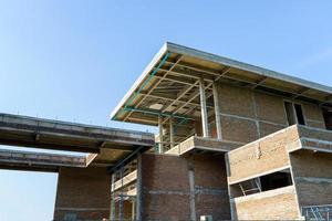 de structuur van de huis is rood steen muur naar bereiden de muur en gips. foto