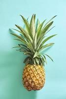 creatief lay-out gemaakt van ananas. vlak leggen. voedsel concept. foto