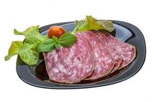 salchichin salami Aan wit foto