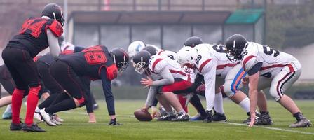 professioneel Amerikaans Amerikaans voetbal spelers klaar naar begin foto