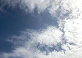 wolken Aan blauw hemel, wit wolk, mooi lucht foto