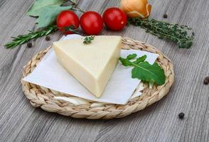 Parmezaanse kaas kaas Aan hout foto