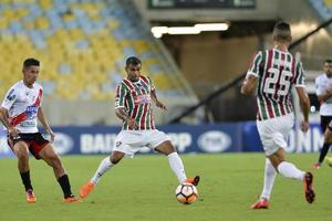 rio, Brazilië - april 11, 2018 - sornoza speler in bij elkaar passen tussen fluminense en nacional potossi door de sulamerica kampioenschap in maracana stadion foto