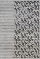 een patroon gemaakt van wit bakstenen in de het formulier van diamant vormen. decoratie van de muren gedurende de Sovjet unie foto