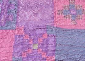 gestikt stukken van zijde kleding stof in lapwerk sjaal foto