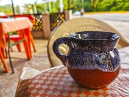 kop van americano zwart koffie in restaurant Mexico. foto