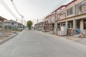 bouw residentieel nieuw huis in uitvoering op bouwplaats foto