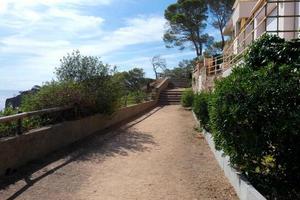 kust- pad Aan de costa bravoure, Catalonië, Spanje foto