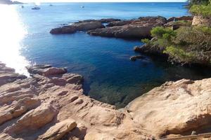 Catalaans costa bravoure, middellandse Zee zee in de stad- van sant feliu de guixolen. foto