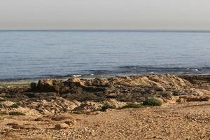 kust van de Middellandse Zee in het noorden van de staat Israël. foto