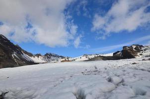 ijsblokjes Aan top van een vulkanisch berg top foto