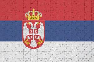 Servië vlag is afgebeeld Aan een gevouwen puzzel foto