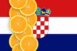 Kroatië vlag en citrus fruit plakjes verticaal rij foto