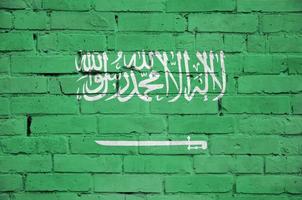 saudi Arabië vlag is geschilderd op een oud steen muur foto