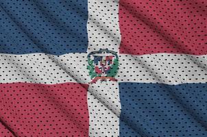 dominicaans republiek vlag gedrukt Aan een polyester nylon- sportkleding foto