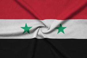 Syrië vlag is afgebeeld Aan een sport- kleding kleding stof met veel vouwen. sport team banier foto