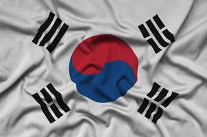 zuiden Korea vlag is afgebeeld Aan een sport- kleding kleding stof met veel vouwen. sport team banier foto