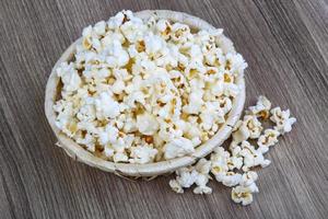 popcorn Aan hout foto