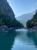 goynuk Ravijn, kalkoen, kemer. visie van bergen en blauw meer. foto