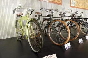 batu, oosten- Java, Indonesië - augustus 10, 2022, sommige fiets harley davidson, antiek kleurrijk fietsen in angkut museum foto