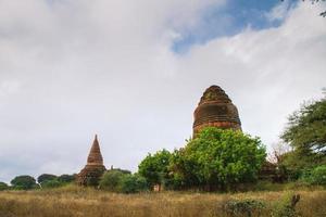 oude pagodes in oud bagan, een oude stad gelegen in de mandalay regio van Myanmar foto