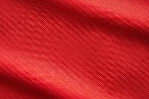 rood sport- kleding kleding stof Amerikaans voetbal Jersey structuur dichtbij omhoog foto