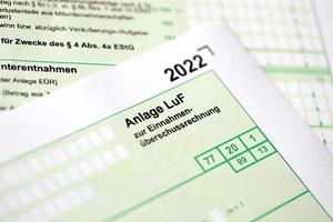anlage luf - Duitse 2022 overschot inkomen berekening en informatie Aan het bepalen van winsten van bosbouw. de concept van belastingheffing en accountant papierwerk Duitsland foto