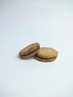 belegd broodje koekjes, gevulde met chocola, geïsoleerd Aan wit achtergrond foto