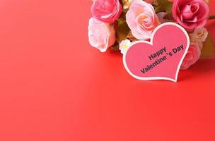 gelukkig Valentijnsdag dag - hart label en mooi roos foto