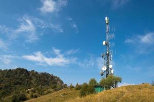 repeater van ethernet antennes Aan de heuvels foto