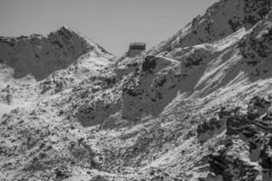 wandelen in de zwitserse alpen foto