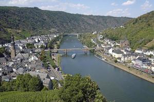 visie over- de stad van cochem in de Moezel regio van Duitsland foto