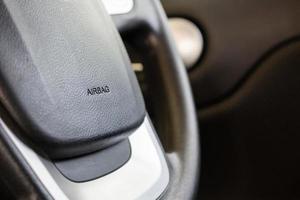 veiligheid airbag teken Aan auto stuurinrichting wiel foto