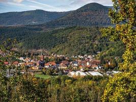 mooi visie van herfst kleurrijk vogezen bergen foto