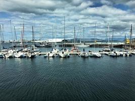 reykjavik in IJsland in augustus 2018 een visie van reykjavik haven foto