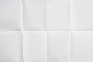 wit gevouwen en gerimpeld papier structuur achtergrond foto