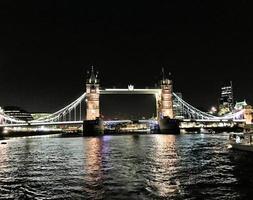 een visie van de rivier- Theems in Londen Aan een zonnig dag foto