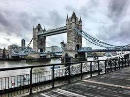 uitzicht op de torenbrug in londen foto