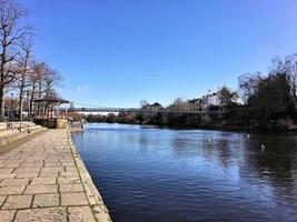 een visie van de rivier- dee Bij Chester foto