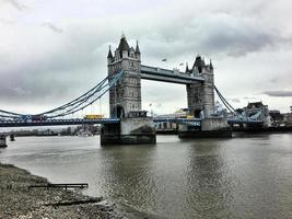 uitzicht op de torenbrug in londen foto