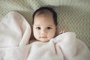 mooi Kaukasisch zuigeling baby meisje foto