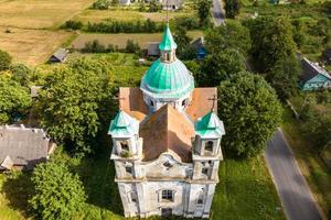 antenne visie Aan barok tempel of Katholiek kerk in platteland foto