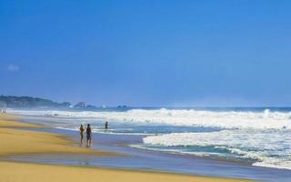 puerto escondido oaxaca Mexico 2022 extreem reusachtig groot surfer golven Bij strand puerto escondido Mexico. foto