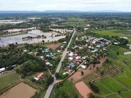 antenne foto's van drones landelijk gemeenschappen en agrarisch gebieden foto