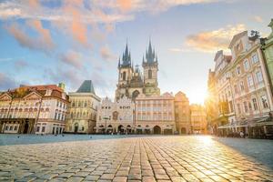 oude stadsplein in Praag, Tsjechië foto